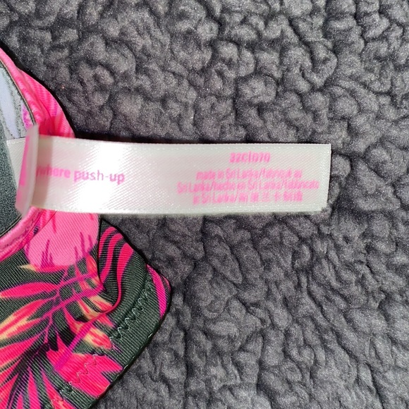 vs pink size 32C bra: worn once - Picture 3 of 3